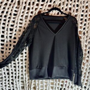 XL Lace-Sleeved Top